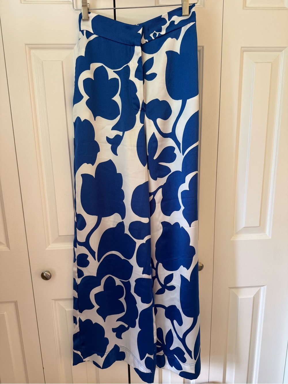 House of Harlow 1960 Blue and White Floral Top
